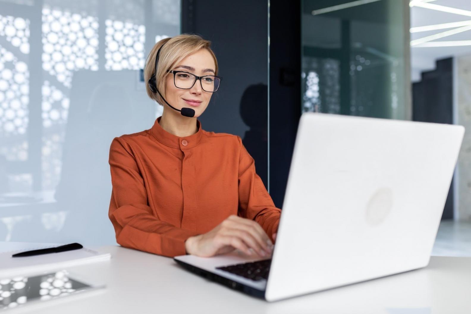 Organisierter Arbeitsplatz für effektives Remote Learning